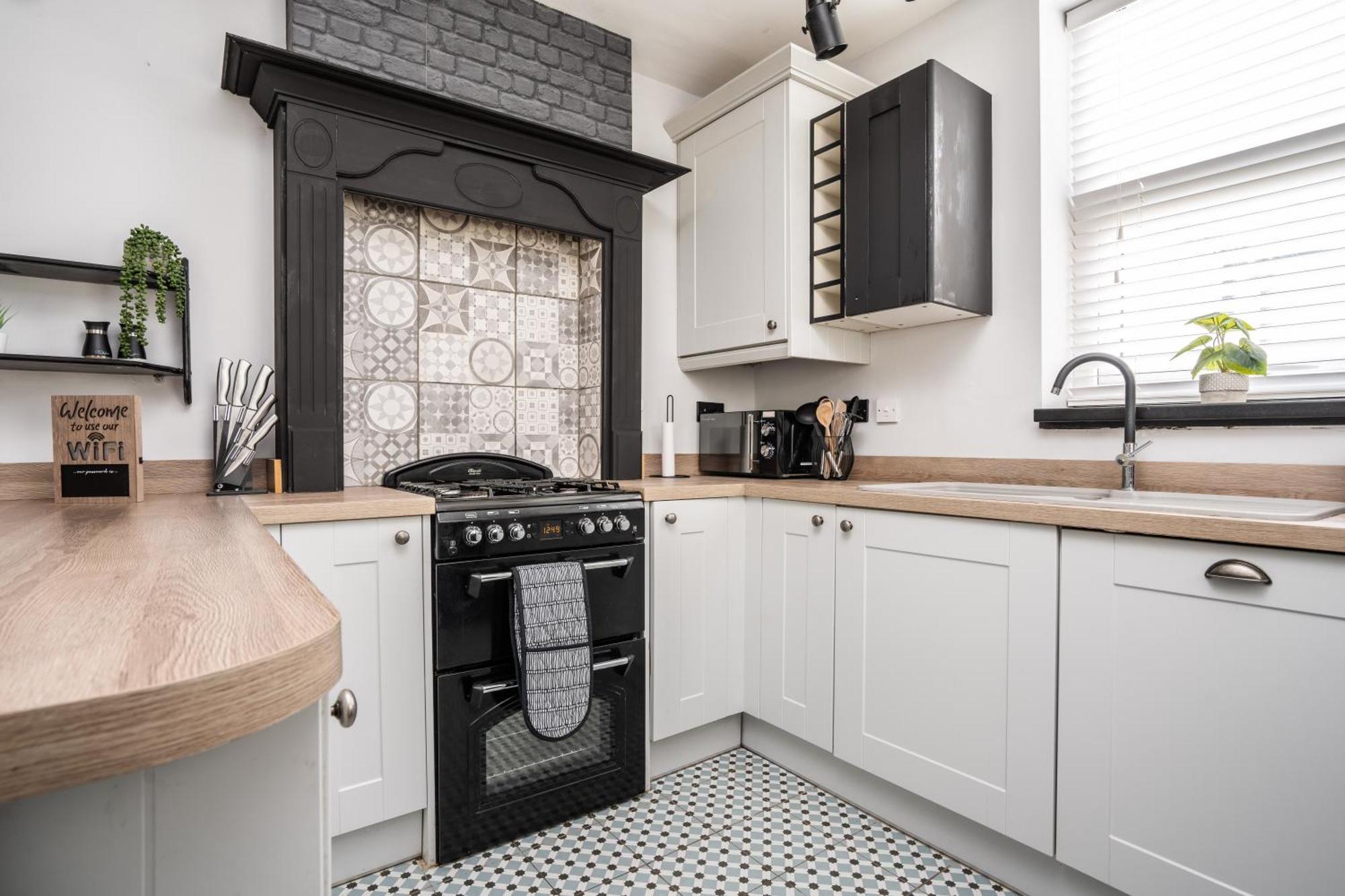 Swiss Haven - Spacious 3 Bedroom House Liverpool Exterior foto