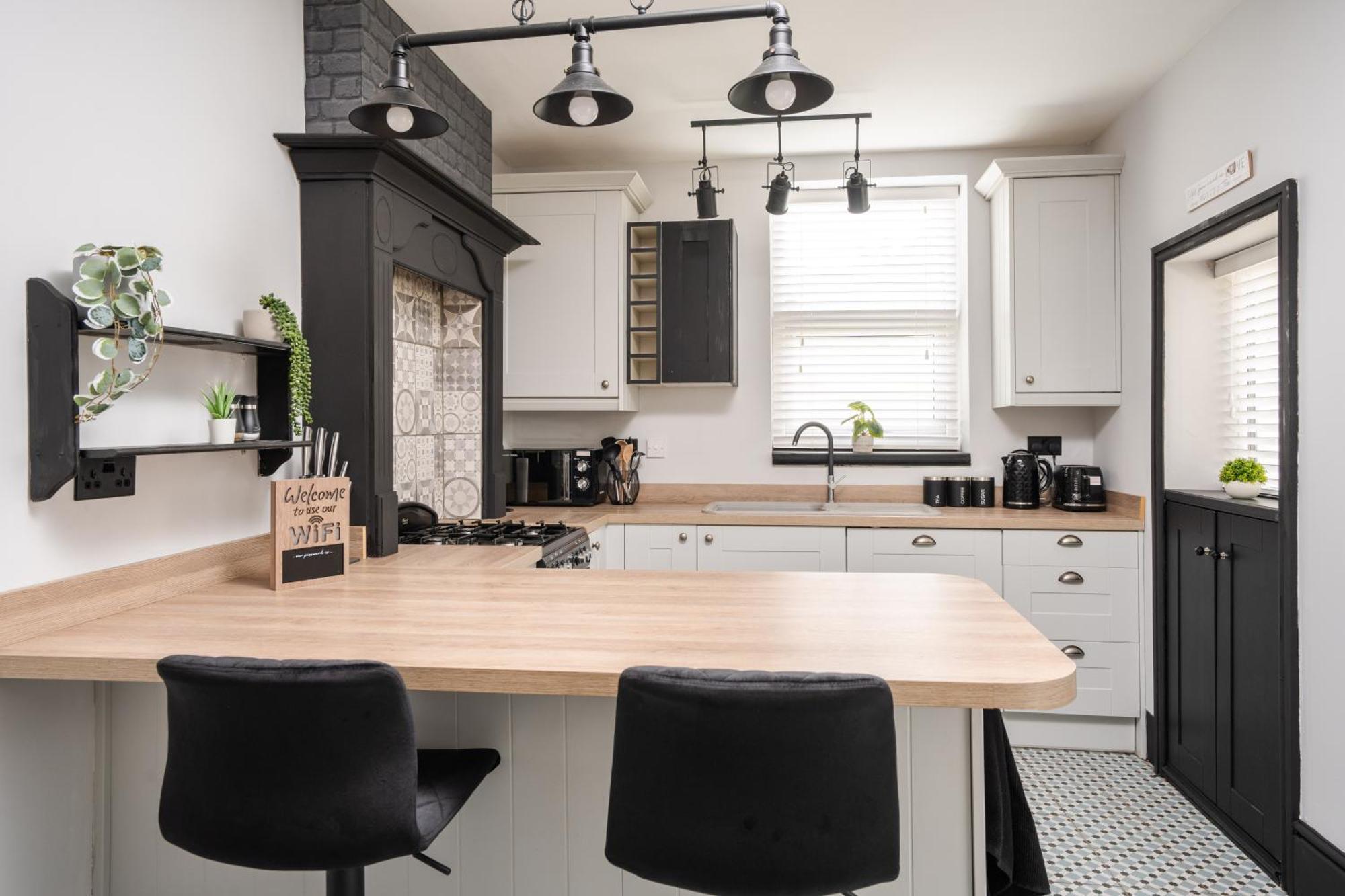 Swiss Haven - Spacious 3 Bedroom House Liverpool Exterior foto